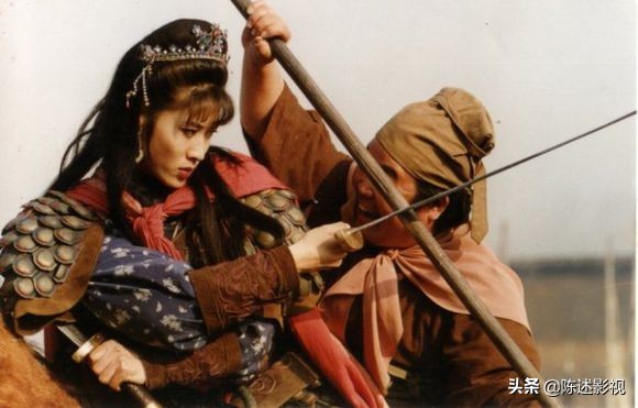 上戰場還濃妝豔抹,讓這6位女星告訴你,什麼叫女將軍形象 上戰場還濃妝豔抹,讓這6位女星告訴你,什麼叫女將軍形象