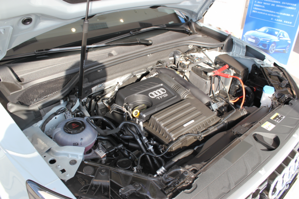 造型小巧,內飾精緻,標配1.4T動力,實拍奧迪Q2L 造型小巧,內飾精緻,標配1.4T動力,實拍奧迪Q2L