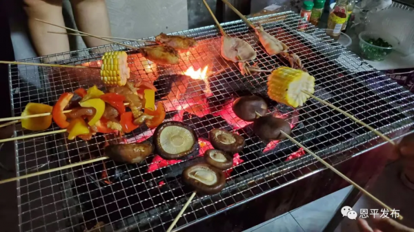 「我們的節日」燒烤、瀨粉……恩平人的“中秋味道”