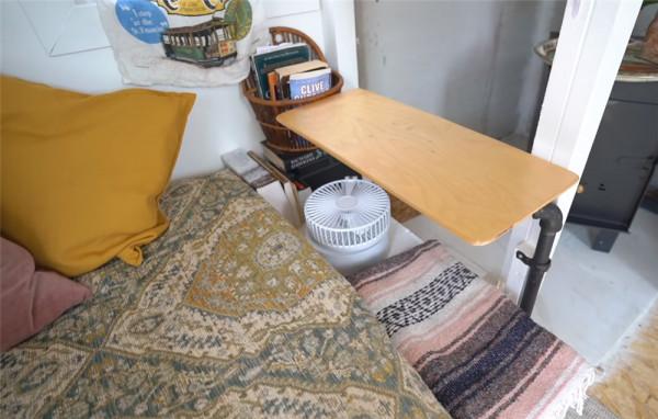 她低價買下10㎡“迷你房”，蝸居日子轉眼已1年，網友：自得其樂