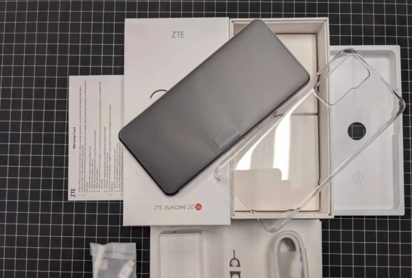 2021年最佳屏下鏡頭手機評測!中興 Axon 30 5G:千元機的完美選擇 2021年最佳屏下鏡頭手機評測!中興 Axon 30 5G:千元機的完美選擇