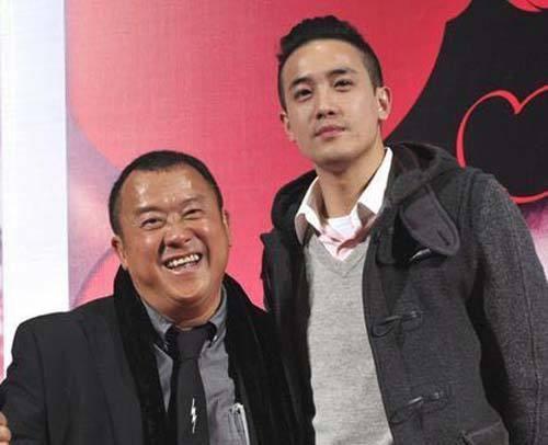 曾志偉:60歲大壽700多位明星到場祝賀,金像獎專門為他推遲舉辦 曾志偉:60歲大壽700多位明星到場祝賀,金像獎專門為他推遲舉辦