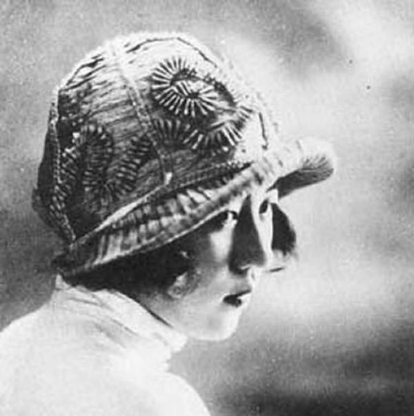 川島芳子槍決過程：戴著口罩前往槍決現場，腦袋被槍打破面目全非