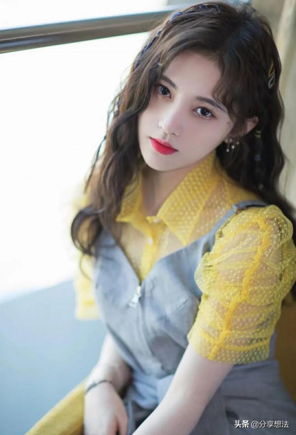 鞠婧禕現代裝美圖