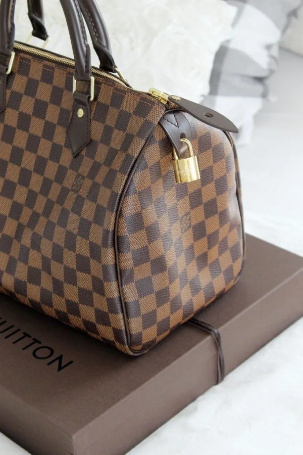 我扒了LV、Prada等大牌奢侈品包包,發現最經典的還是這幾款 上篇 我扒了LV、Prada等大牌奢侈品包包,發現最經典的還是這幾款 上篇