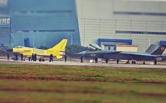 殲35為何能擊敗殲20與鶻鷹，贏得艦載四代機的桂冠？