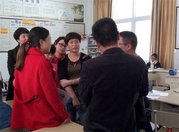 學校門口的表情問題