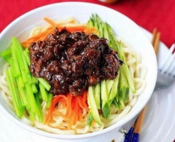 可以開店的炸醬麵，三醬三料