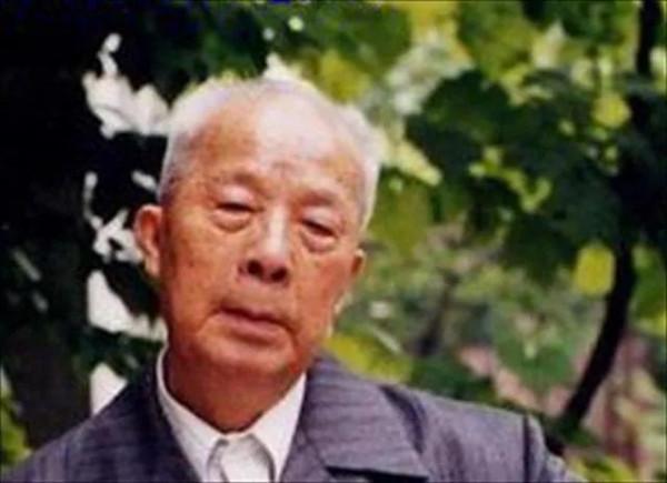 1955年他被授予中將,因覺軍銜太低,簽字署名全帶“中將”表不滿 1955年他被授予中將,因覺軍銜太低,簽字署名全帶“中將”表不滿