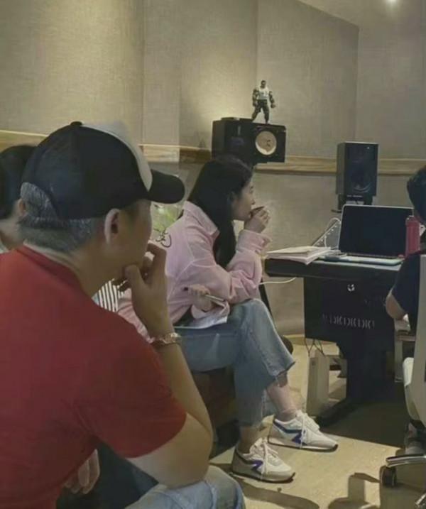 劉亦菲舒暢同框高調炫富!穿高奢大牌氣場全開,姐妹花顏值大暴擊 劉亦菲舒暢同框高調炫富!穿高奢大牌氣場全開,姐妹花顏值大暴擊