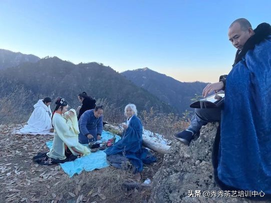 終南隱士精通琴棋書畫，長安雅士擅長詩詞歌賦