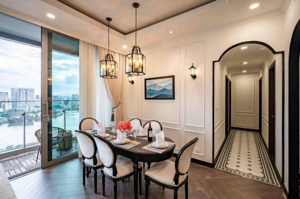 年輕夫妻太有眼光了，買到“一線”湖景房，普通高層房根本比不了