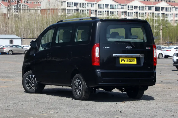 軸距2810mm，配1&period;5T發動機，可迸發150匹，瑞風M3實力如何？