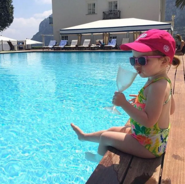 澳洲10歲女童開公司當老闆營業額破百萬！網友：先看看她爹媽吧