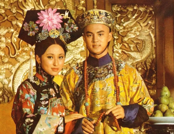 TVB頒獎禮！狄龍頒獎給姜大衛力破不和傳聞，兒子爆冷成雙料視帝