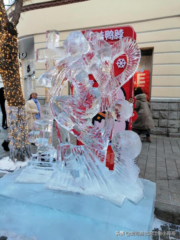 到達中央大街時氣溫很低，於是吃一根老牌的馬迭爾冰棒溫暖自己