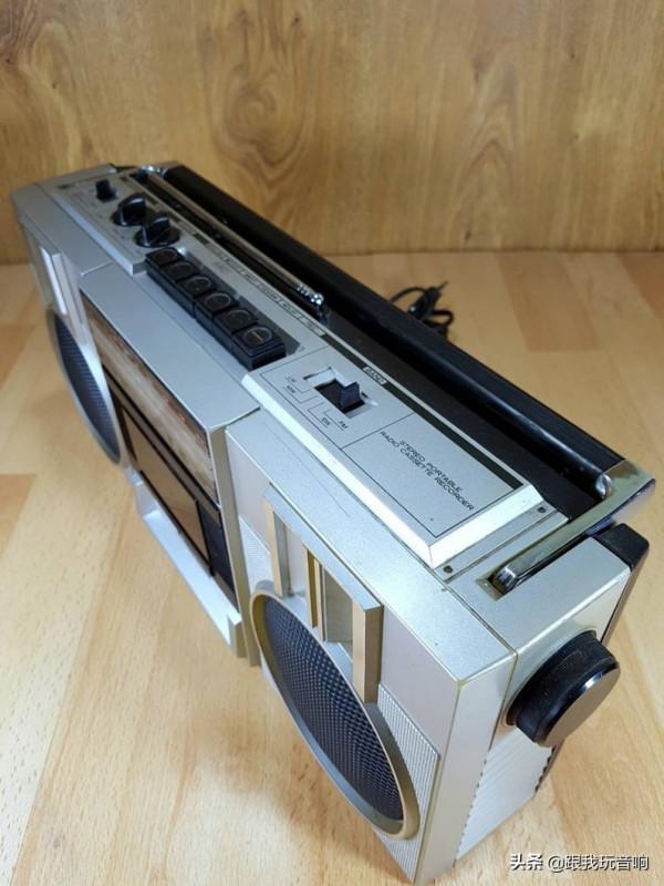 日立 Hitachi 無線電電晶體收錄機行動式音響