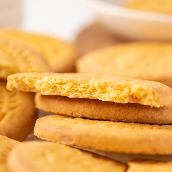 粗糧消化餅乾，入口後酥脆濃香，麥香味濃郁，既能解饞又能減脂