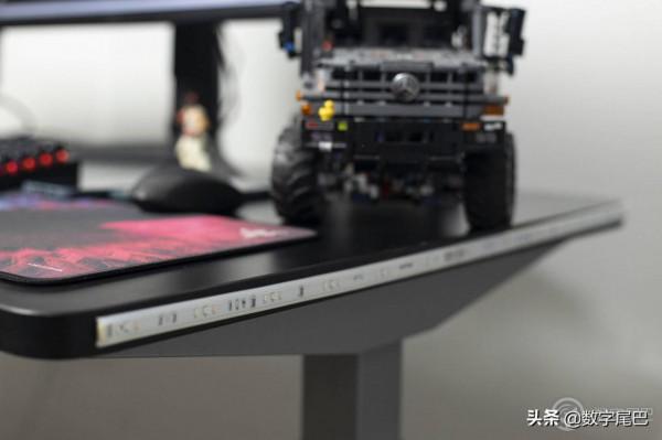 飛利浦 Hue 電競桌面:聲光同步!氛圍感拉滿 飛利浦 Hue 電競桌面:聲光同步!氛圍感拉滿