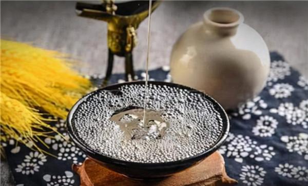 遊客吐槽青海人敬酒：為啥只讓我喝你卻不喝？知道真相後紛紛稱讚