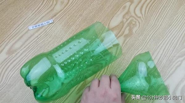 肥皂盒誰還花錢買?塑膠瓶上剪幾刀就做成肥皂盒,實用省錢又環保 肥皂盒誰還花錢買?塑膠瓶上剪幾刀就做成肥皂盒,實用省錢又環保