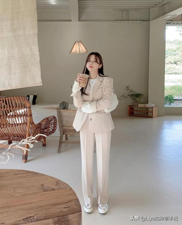 風衣,今秋流行這樣穿 風衣,今秋流行這樣穿