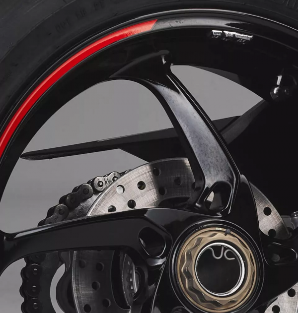 2022款 MV AGUSTA F3 RR 這次玩起了定風翼
