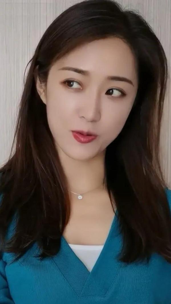 明星楊冪最迷人照片，和網紅三妮最迷人照片，你支援誰？