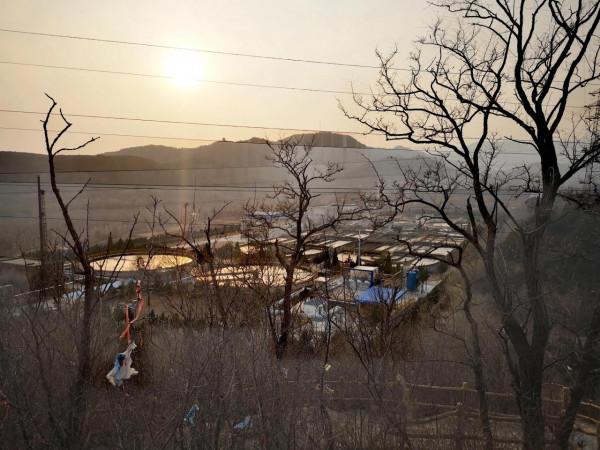 臥虎山頭看房山 臥虎山頭看房山