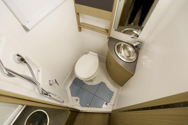 中美合資品牌，高階品質價格親民瑞弗V800E房車，為大廠品質點贊