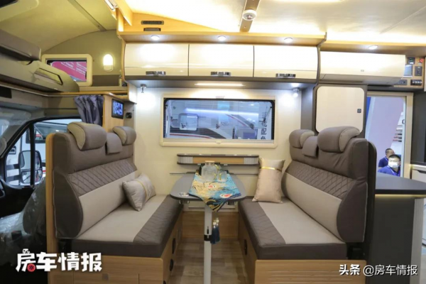 適合一家4口的高性價比房車,全套家電用著方便,內飾設計挺洋氣 適合一家4口的高性價比房車,全套家電用著方便,內飾設計挺洋氣