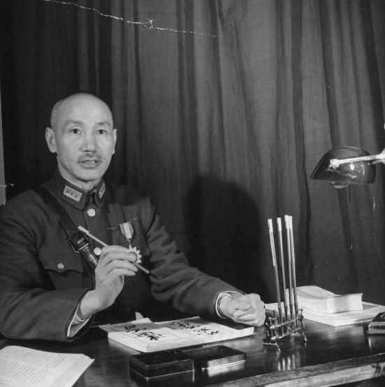 兩個紅色特工互抓小辮子，指對方是共諜，老蔣：你們都對，我錯了