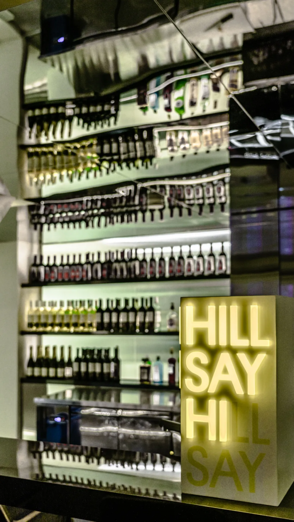 杭州民宿圈又一新作!270°落地玻璃躺看茶園,私享西湖邊避世秘境 杭州民宿圈又一新作!270°落地玻璃躺看茶園,私享西湖邊避世秘境