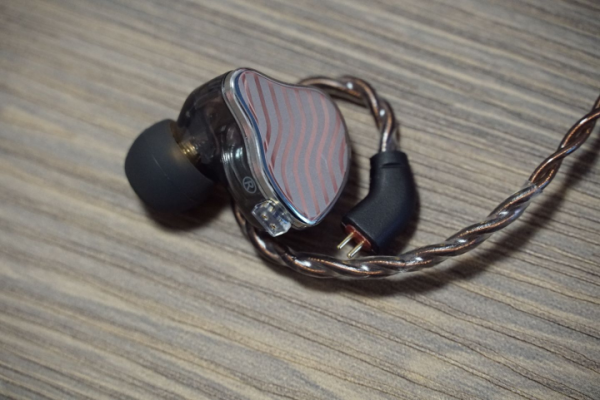 低價圈鐵耳機新里程碑：飛傲JH3，壓倒性的透明度和柔和感