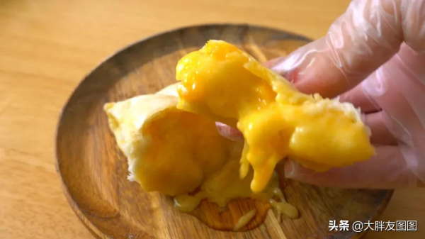 揭秘！奶黃包的家常做法，爆漿流心，軟到捏不住