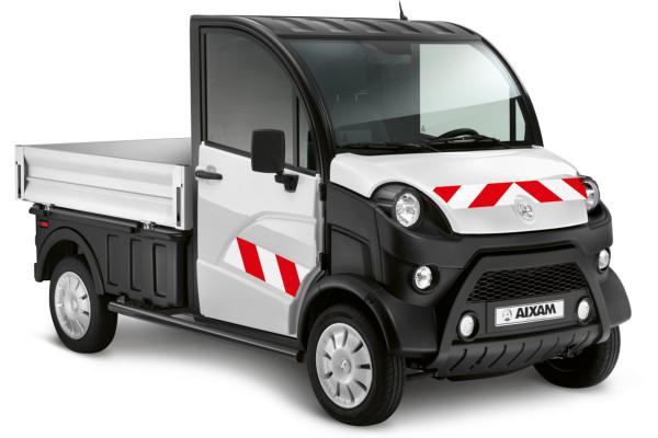 車長僅3米，總質量655公斤，百公里油耗2L！這就是夢中情車呀