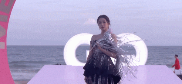 關曉彤：紅毯造型又被吐槽，造型師該換了