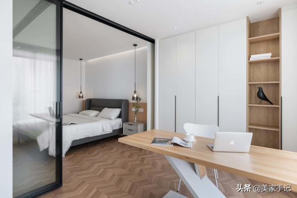 一進他家，彷彿世界都安靜了下來，全屋沒有一絲俗氣，太有品味了