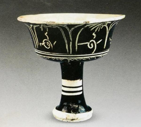 紀年銘文-明磁州窯褐地劃“永樂貳拾壹年”花卉紋梅瓶影象研析