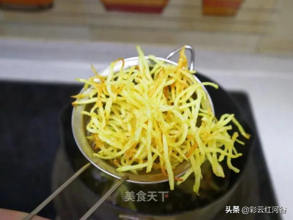 椒麻土豆絲:健康小零食,焦脆焦脆的,一吃就上癮 椒麻土豆絲:健康小零食,焦脆焦脆的,一吃就上癮