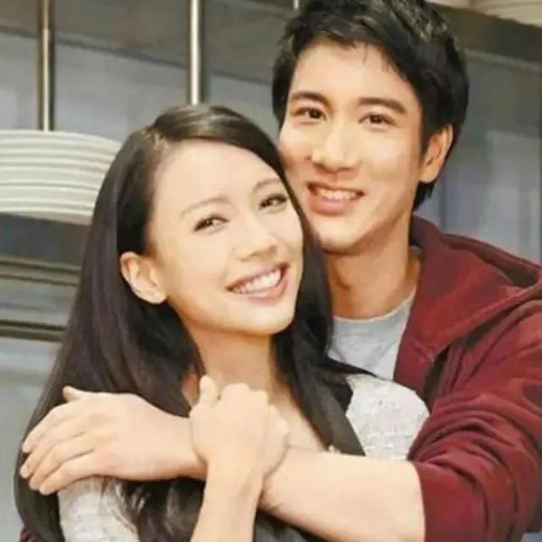 王力宏離婚了，李靚蕾在紙上深度展開，藝人的熱鬧故事高度還原