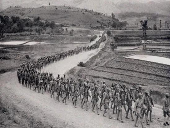 57年郭天民觀看演習，見士兵捱餓，對團長說：讓你兒子一天不吃飯