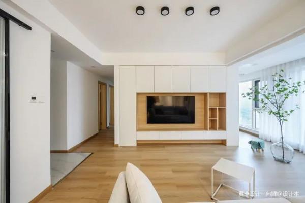 原木+白，簡約即正義的五口之家