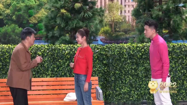 春晚大盤點：鄧超上頭了，趙麗穎有點慌，沈騰出場自帶笑點