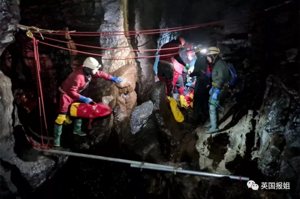 全英轟動！探險家跌落最深洞穴，250人驚險營救57小時