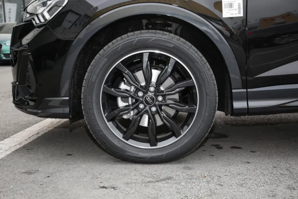 7.6秒就能破百，還配全時四驅系統，真是豪華轎跑SUV的標杆？