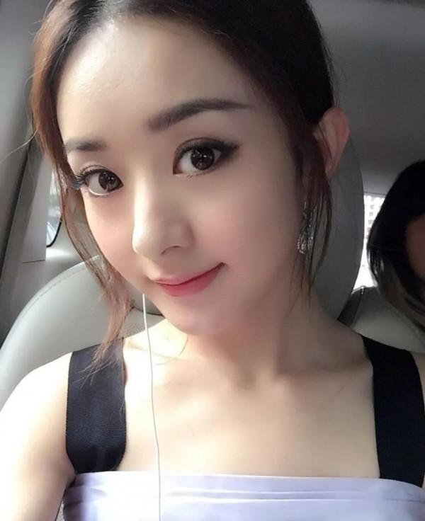 趙麗穎自拍巴掌臉拍成大圓臉的人