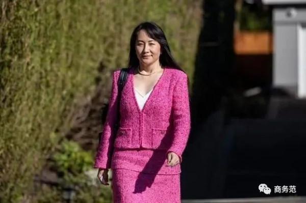 孟晚舟穿紅裙下飛機，女大佬都愛穿什麼品牌？