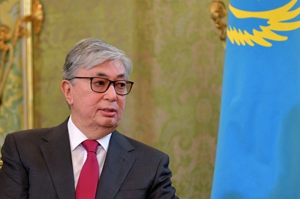 哈薩克抗議者不是平民，直接衝擊軍火庫，一看就不是老百姓