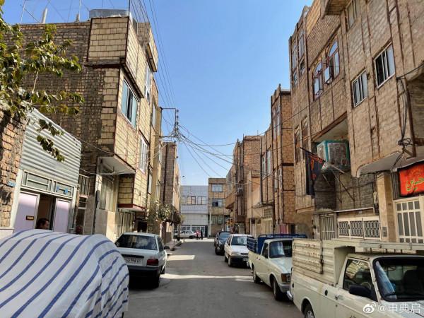 庫姆是什葉派的聖城,貧富差距較大,收入低也保護了傳統手工業 庫姆是什葉派的聖城,貧富差距較大,收入低也保護了傳統手工業